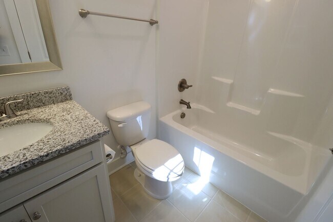 Building Photo - 2 bedroom/2.5 bath home in West Columbia.