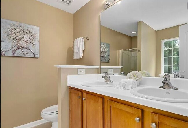 Building Photo - 3122 Binghampton Ln