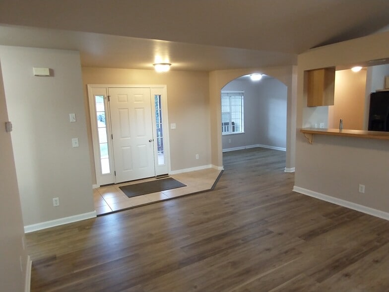Front Entry - 119 Sanders Ave