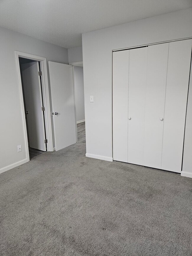Building Photo - 1 BR 1 Bath at Green Valley Apartments