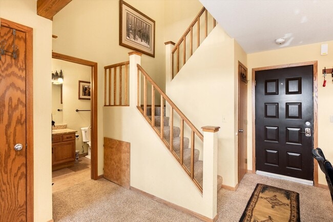 Building Photo - Silverthorne Condo – Winter Seasonal Lease...