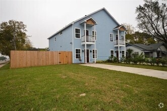 Building Photo - 7403 Buena Vista St