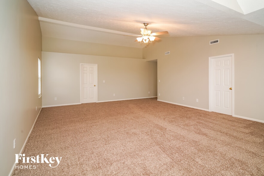 Building Photo - 2323 S Moeller Cir