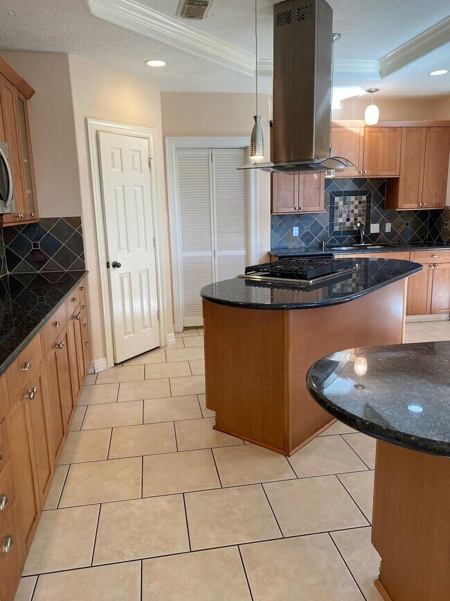 Building Photo - 11815 Canyon Mills Dr