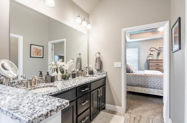 Building Photo - 11 Los Campos Dr