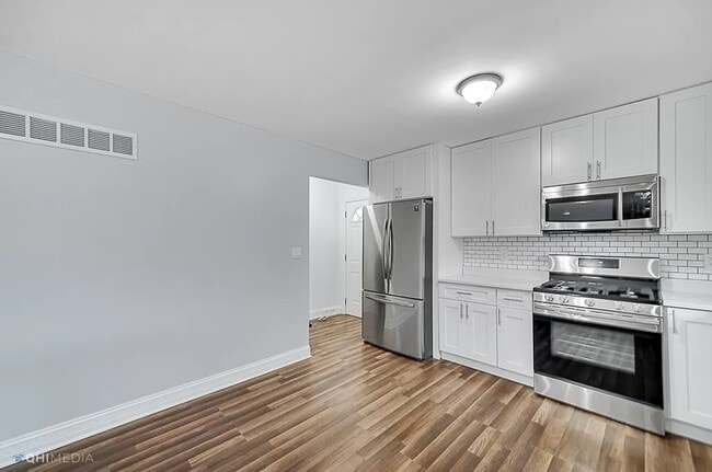 Building Photo - 3336 N Manor Dr