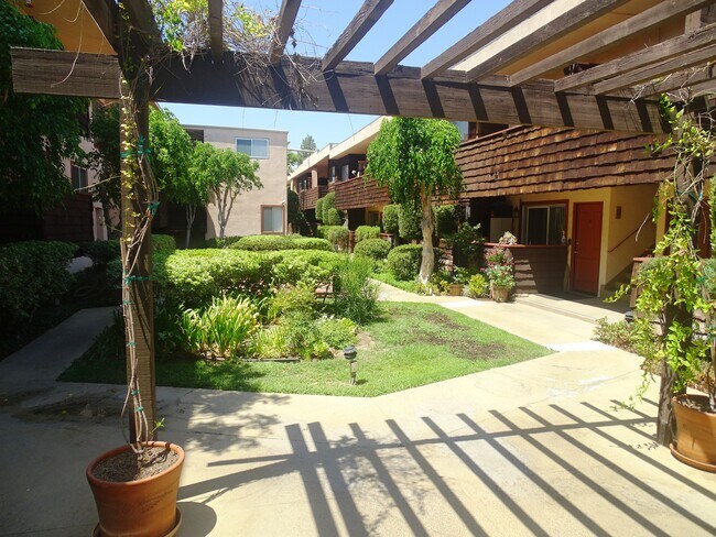 Building Photo - 5403 Newcastle Ave