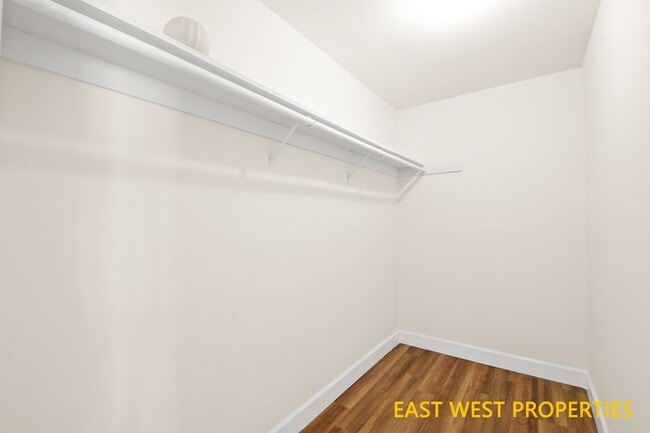 Building Photo - 5012 Greencap Ave