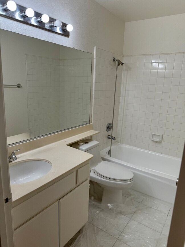 Building Photo - 3855 Thorncroft Ln