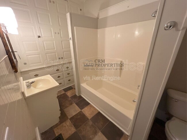 Building Photo - 517 W Jefferson St