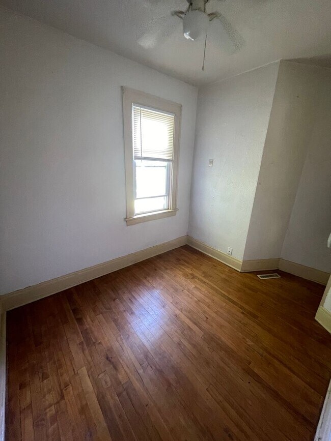 Building Photo - 3 Bedroom 1 Bath in the heart of Lower Eas...