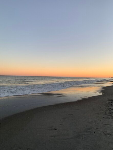 Building Photo - 215 77th Ave N