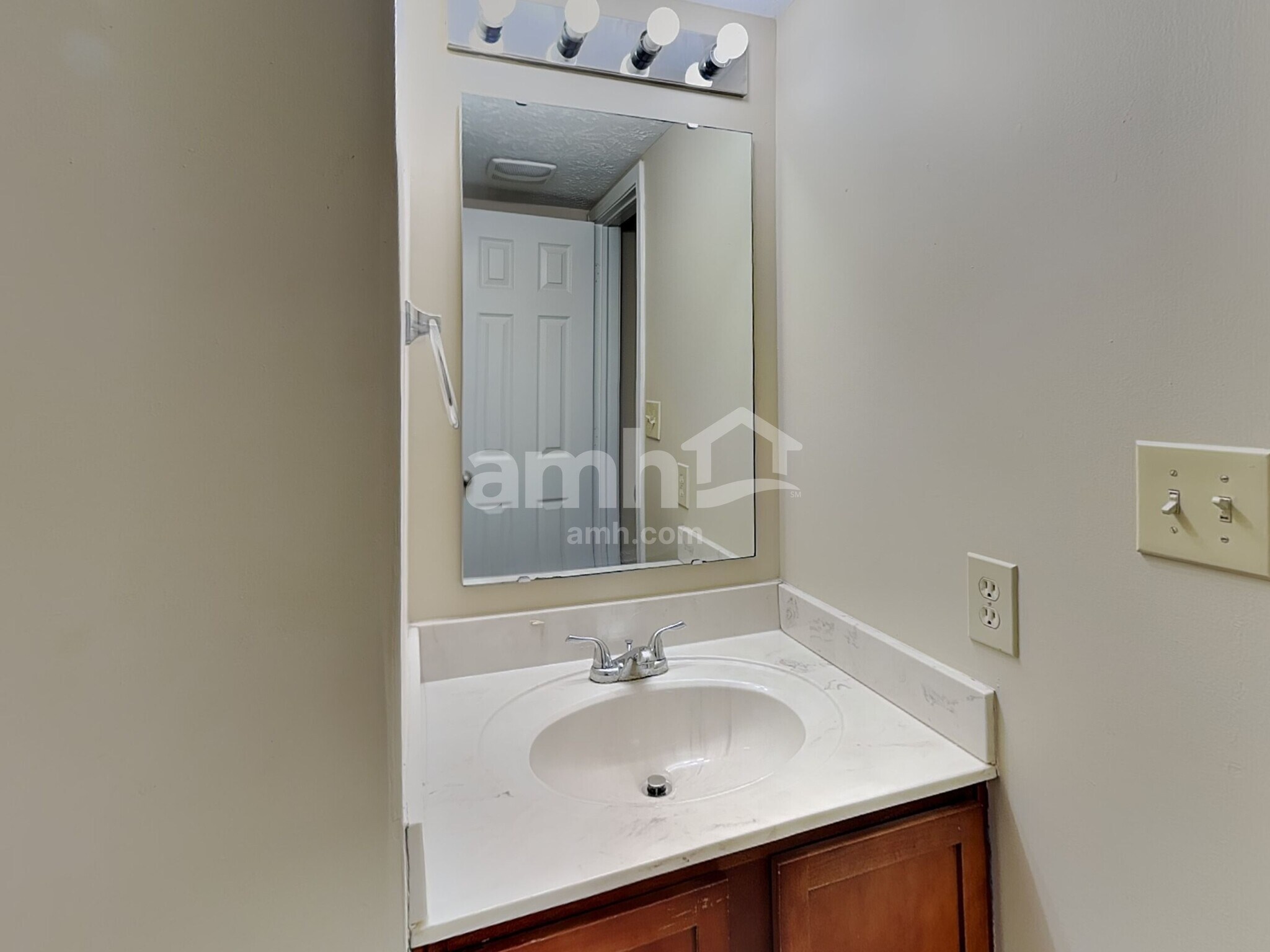 Building Photo - 5640 Rambling Dr