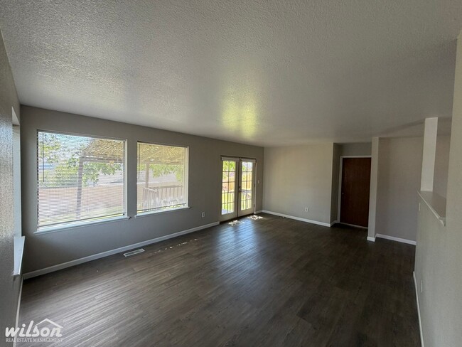 Building Photo - 5606 Mt Clemens Way