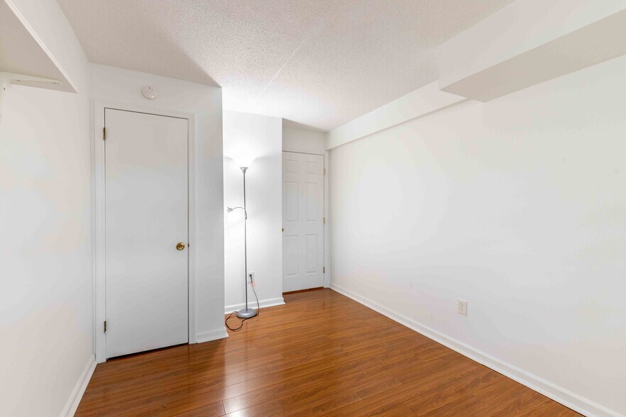 Building Photo - 3307 Valley Dr