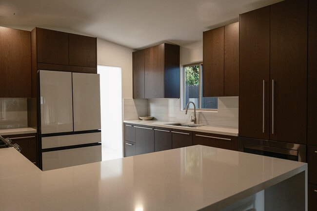Building Photo - 53675 Avenida Martinez
