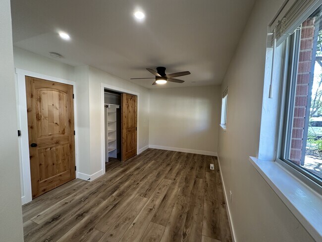 Building Photo - 423 Huntridge Dr