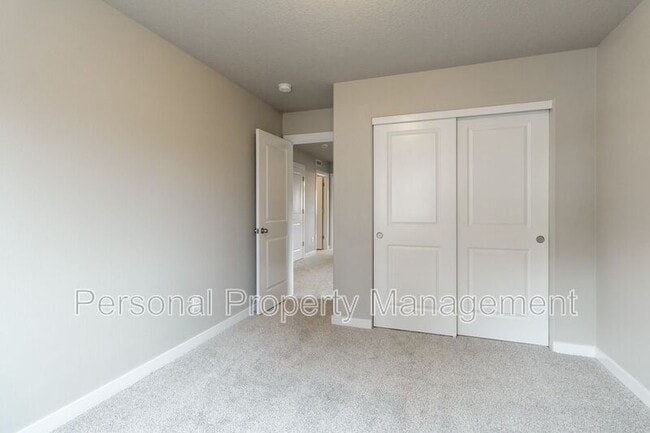Building Photo - 4811 NE 37th Ct