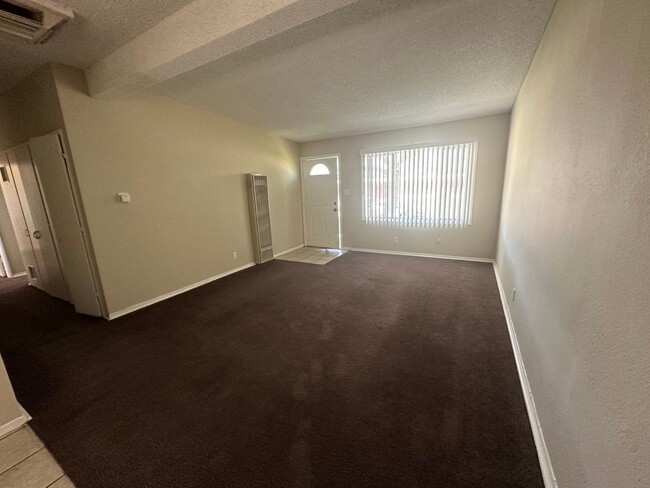 Building Photo - Spacious 3-Bedroom Unit with Detached Gara...