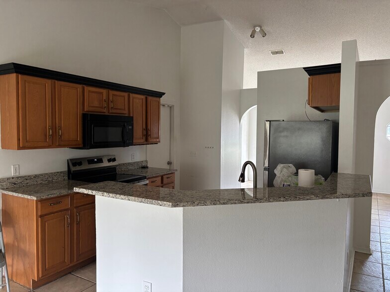 Building Photo - 305 Cocoa Ct