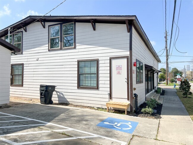 Primary Photo - 201 Eastwood St