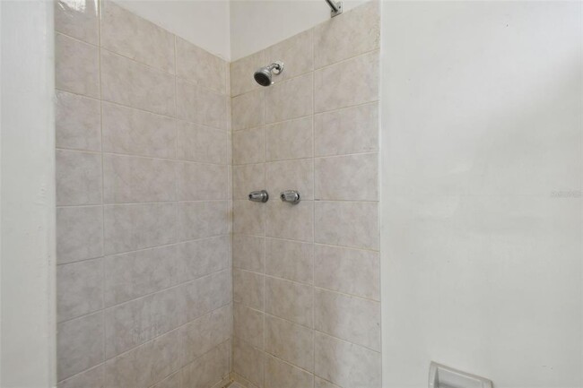 Building Photo - 5527 18th Ave N
