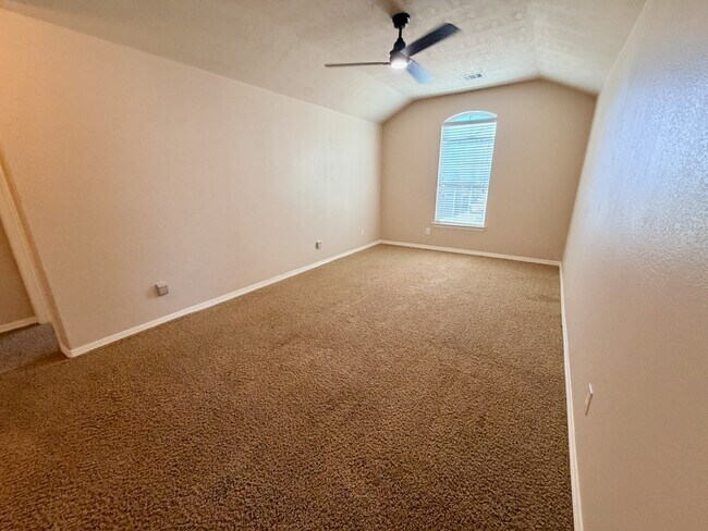 Building Photo - 26922 Henson Falls Dr