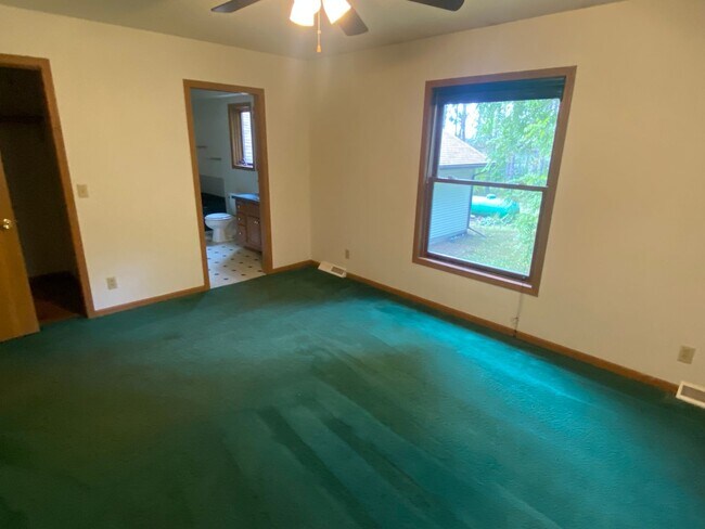 Building Photo - W1358 Prairie Pines Rd