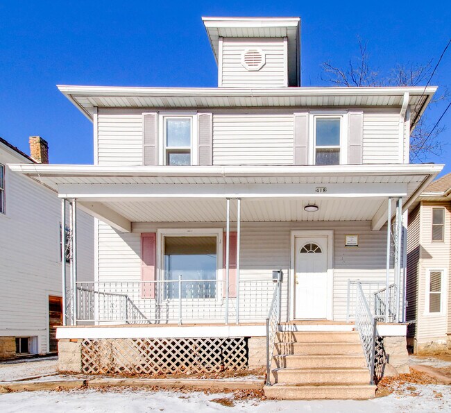 Building Photo - 418 W Irving Ave