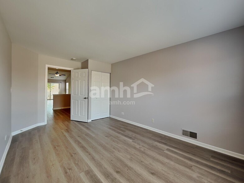 Building Photo - 2990 Waters Edge Cir