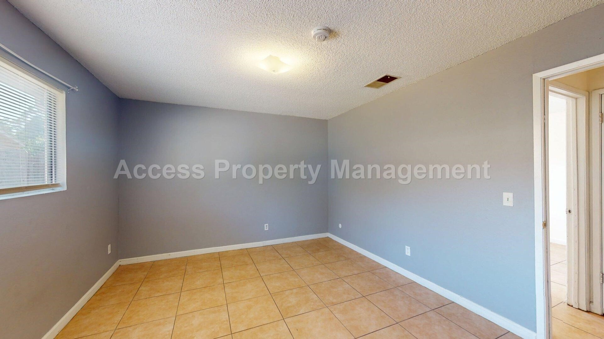 Building Photo - 3002 Lake Park Ct