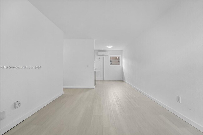 Building Photo - 15991 NE 18th Pl