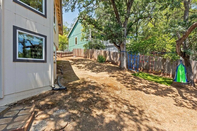 Building Photo - Luxury 5 Bedroom Home with Panoramic Views...