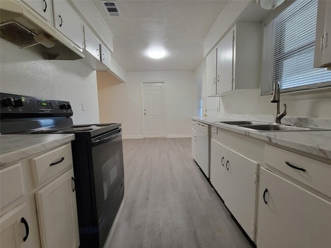 Building Photo - 3824 Modlin St