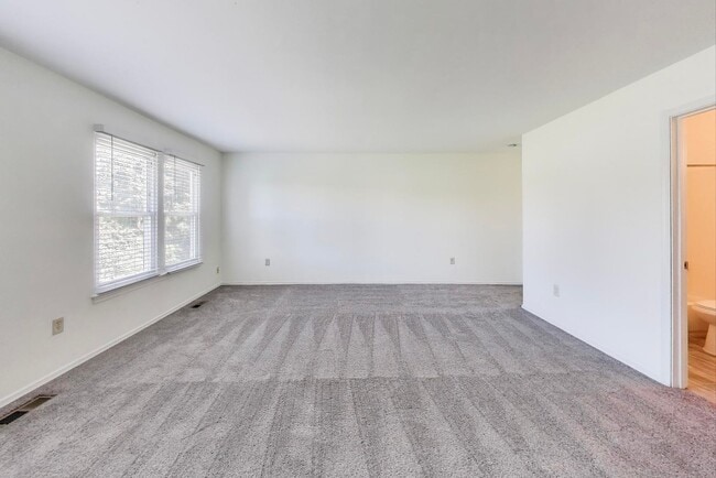 Building Photo - Wonderful on Wilcox Renovated 3+2.5 3 Leve...