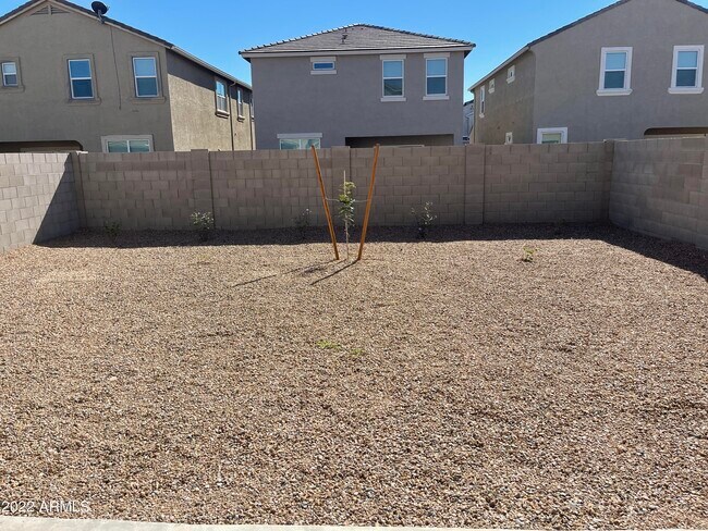 Building Photo - 36597 W Santa Clara Ave