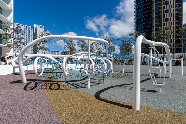 Building Photo - New Koula STUDIO