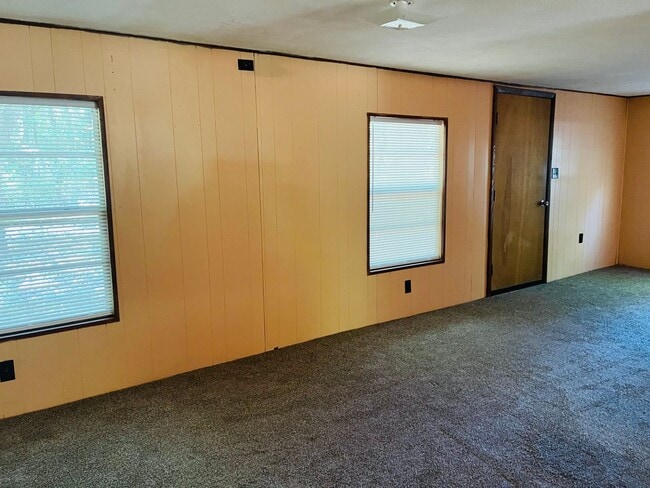 Building Photo - AVAILABLE AUGUST 2026! (Pet Friendly)