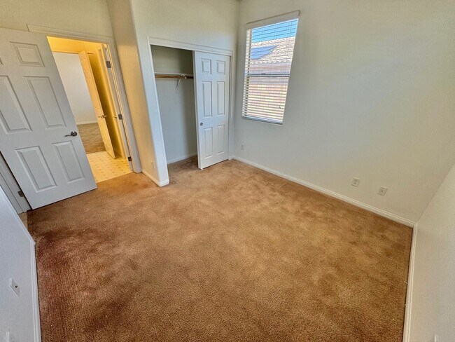 Building Photo - BEAUTIFUL 4 BEDROOM HOME IN GUARD GATED CO...