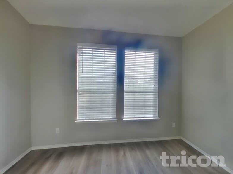 Building Photo - 2106 Rose May Dr