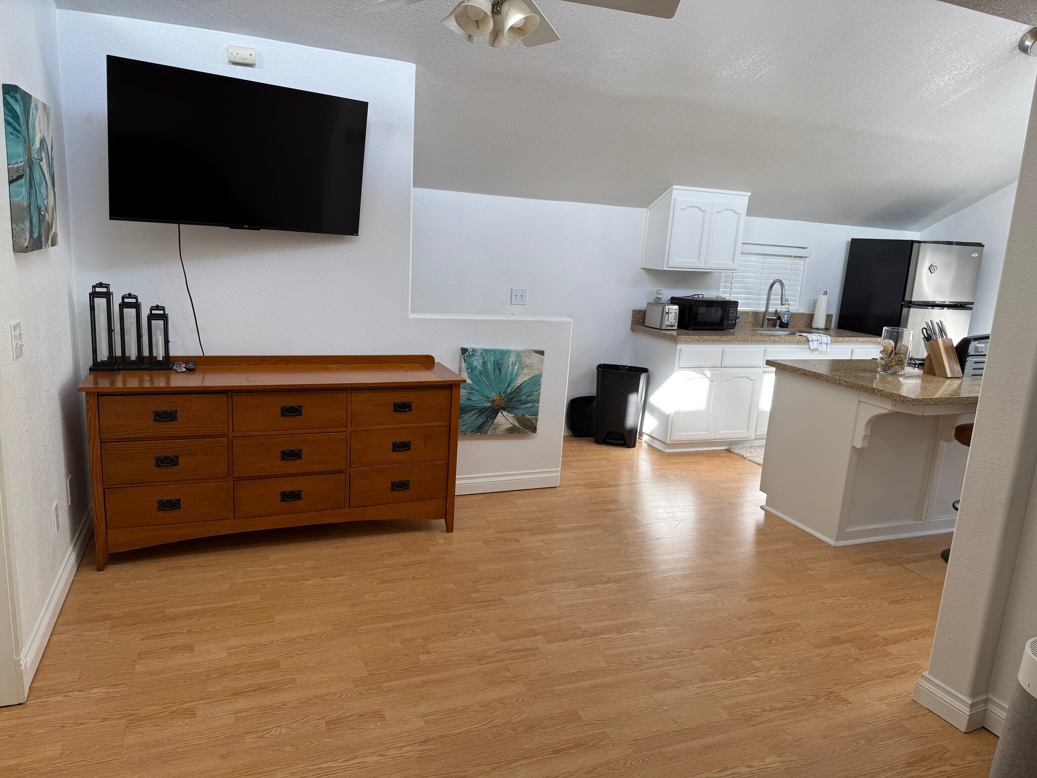 Building Photo - 522 Martita Plz