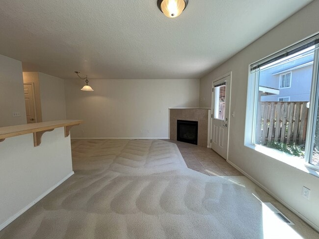 Building Photo - Welcome to this charming 3-bedroom, 3-bathroom home in Forest Grove!