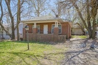 Building Photo - 612 SE 28th St