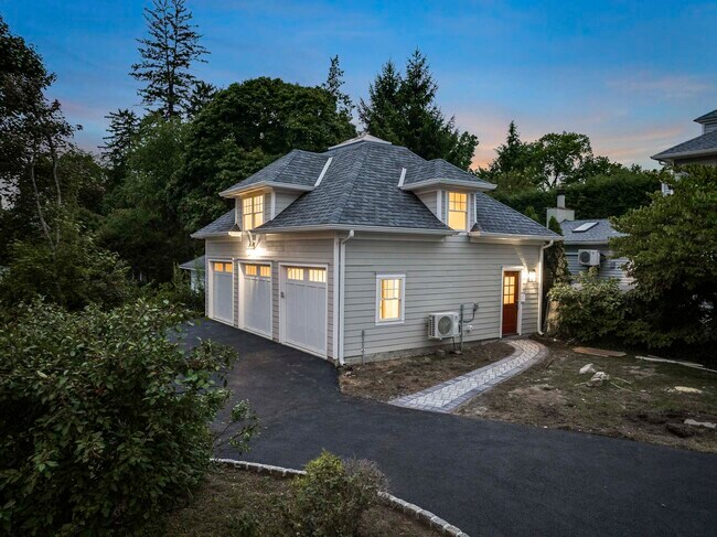 Building Photo - 389 Spring Ave