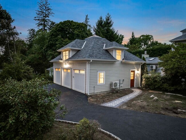 Building Photo - 389 Spring Unit# C