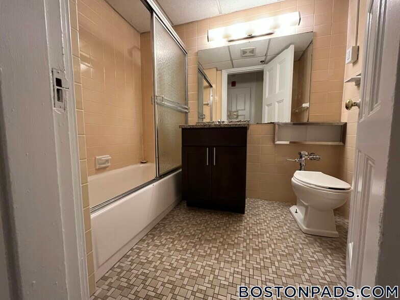 Building Photo - 62 Boylston St