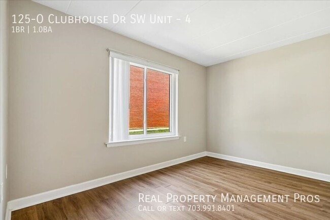 Building Photo - 125 Clubhouse Dr SW