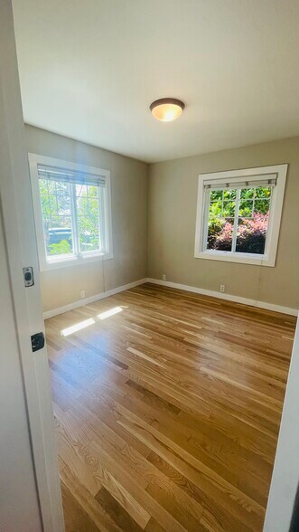 Building Photo - 713 Lighthouse Ave