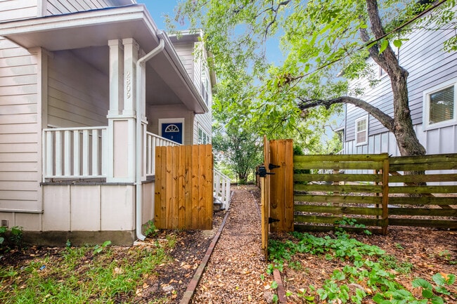 Building Photo - 2809 E 22nd St