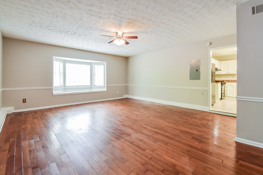 Building Photo - 5543 Dorsett Shoals Rd
